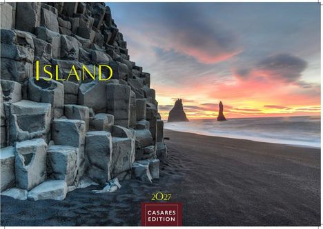 "Island", "2027", "CASARES EDITION"; Basaltfelsen am schwarzen Sandstrand mit farbenfrohem Sonnenuntergang.