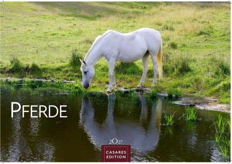 Text: "PFERDE", "2027", "CASARES EDITION". Ein weißes Pferd trinkt an einem Teich, umgeben von grünem Gras.
