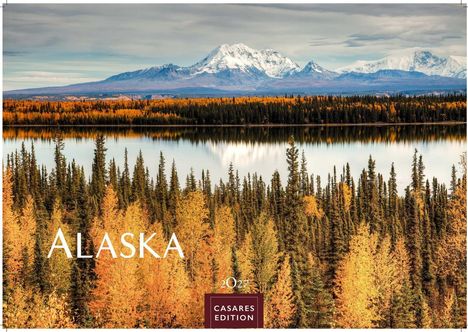 "ALASKA 2024 CASAES EDITION" zeigt schneebedeckte Berge, einen See und Herbstbäume im Vordergrund.