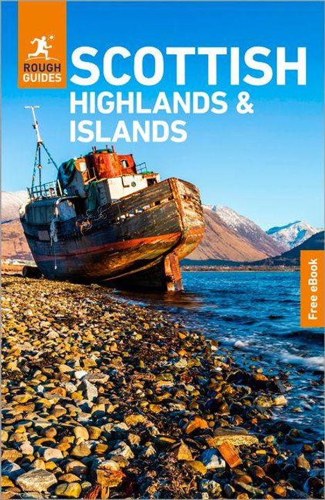 Titel: "SCOTTISH HIGHLANDS & ISLANDS". Ein altes Schiff liegt an einem steinigen Ufer, Berge im Hintergrund. Logo oben links.