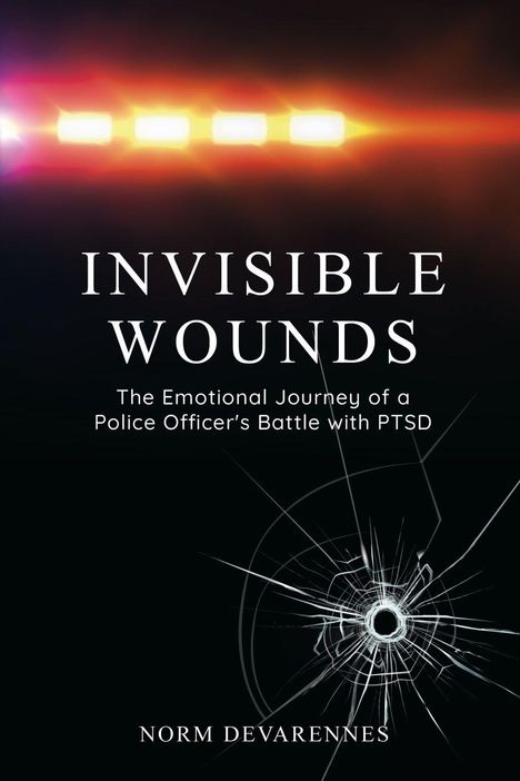 Aufschrift: "INVISIBLE WOUNDS: The Emotional Journey of a Police Officer’s Battle with PTSD." Polizei-Licht und Einschussloch.