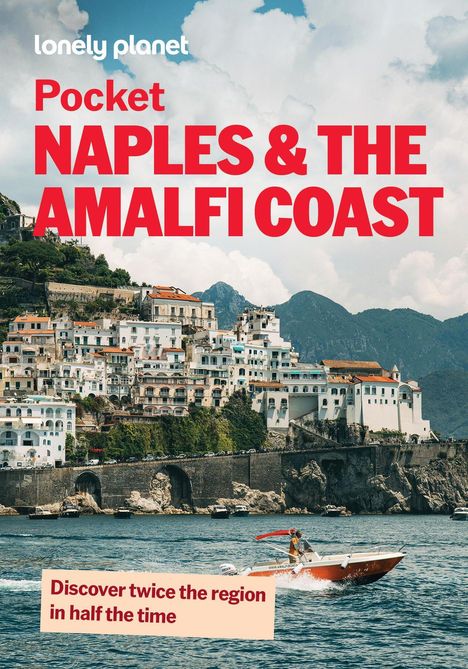 "Pocket NAPLES & THE AMALFI COAST. Entdecke die Region doppelt so schnell. Küste mit weißen Häusern, Boot im Vordergrund."