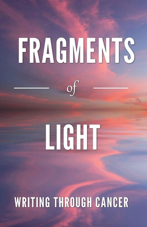 "FRAGMENTS of LIGHT, WRITING THROUGH CANCER" vor einem Sonnenuntergang mit rosa Wolken über ruhigem Wasser.