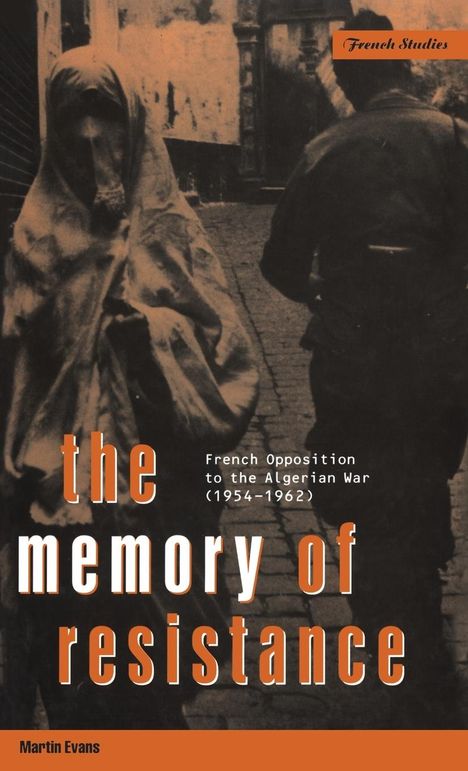 "the memory of resistance" – Französischer Widerstand gegen den Algerienkrieg (1954–1962). Zwei Personen in alter Straße.