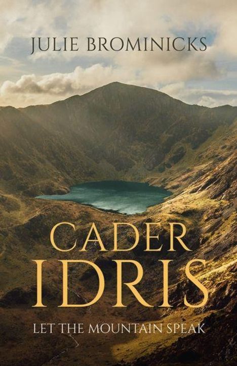 "Julie Brominicks", "Cader Idris", "Let the Mountain Speak". Eine malerische Berglandschaft mit einem See im Vordergrund.