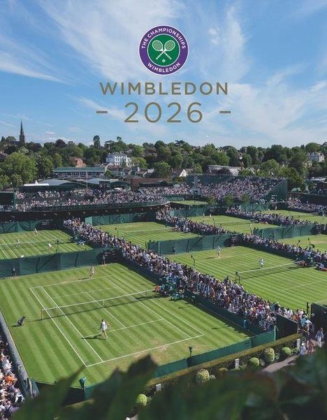 "WIMBLEDON 2026" steht über grünen Tennisplätzen mit Zuschauern, eingebettet in eine grüne Landschaft. Logo oben.