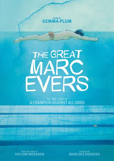„THE GREAT MARC EVERS“, „DRAWN BY GEMMA PLUM“. Eine Illustration eines Schwimmers unter Wasser in einem blauen Pool.