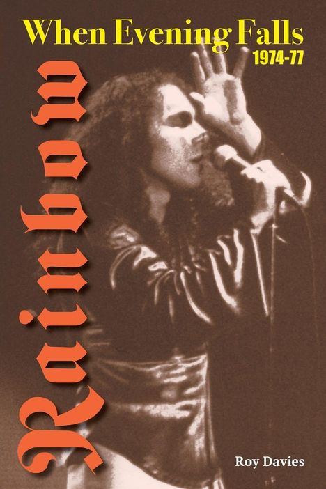 "When Evening Falls 1974-77" steht oben in Gelb. "Rainbow" vertikal in Orange. Person mit Mikrofon rechts. Autor: Roy Davies.