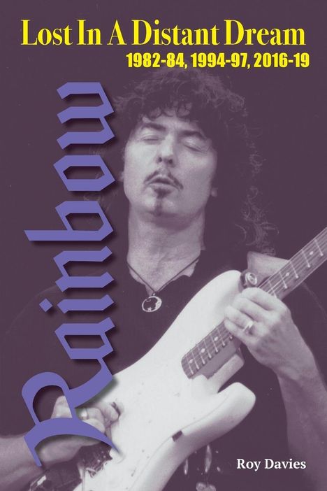 "Lost In A Distant Dream 1982-84, 1994-97, 2016-19." Ein Musiker spielt Gitarre. "Rainbow" und "Roy Davies" stehen dabei.