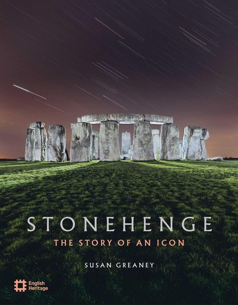 "STONEHENGE: THE STORY OF AN ICON. SUSAN GREANEY." 
Steinkreis von Stonehenge bei Nacht mit Sternenspuren am Himmel.