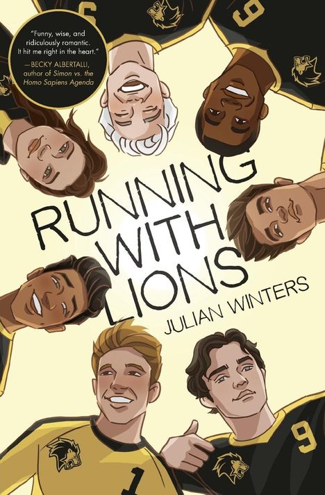 "Running with Lions" von Julian Winters. Mehrere lächelnde Jugendliche in Fußballtrikots schauen nach unten.