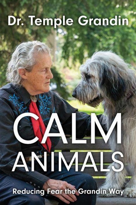Dr. Temple Grandin, CALM ANIMALS, Reducing Fear the Grandin Way. Ältere Person auf einer Bank mit großem, zotteligen Hund.