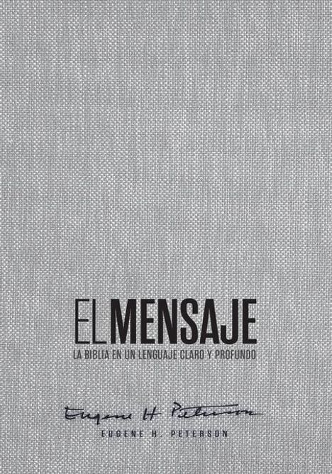 „El Mensaje“ in großen Buchstaben, darunter „La Biblia en un lenguaje claro y profundo“. Unten Name: Eugene H. Peterson. Stoffartiger grauer Hintergrund.