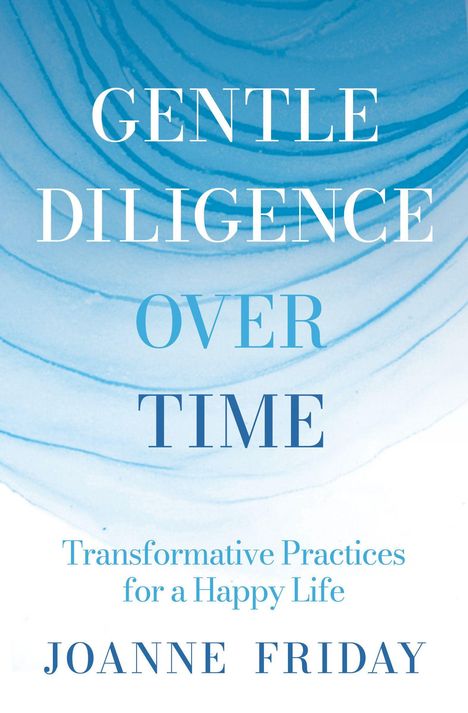 "Gentle Diligence Over Time", transformative Praktiken für ein glückliches Leben von Joanne Friday. Wasserfarbenhintergrund in Blau.