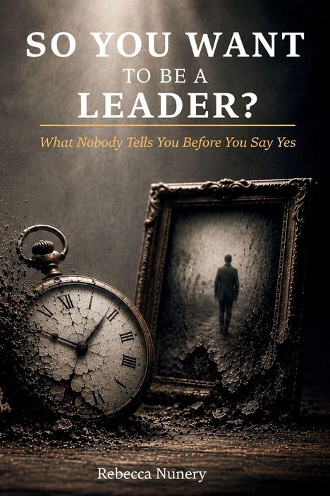 Text: "SO YOU WANT TO BE A LEADER? What Nobody Tells You Before You Say Yes. Rebecca Nunery." Alte Uhr und Bild im Hintergrund.