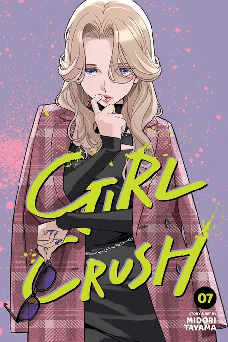 "GIRL CRUSH", 07. Eine blonde Frau in stilvoller Kleidung mit Sonnenbrille in der Hand. Illustration.