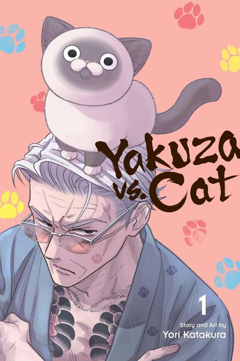 „Yakuza vs. Cat“, Band 1. Illustration: Ein ernster Mann mit Katze auf dem Kopf, umgeben von bunten Tatzenabdrücken.