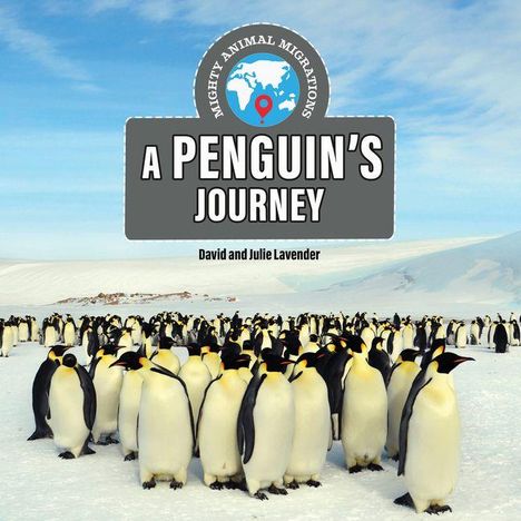 „A Penguin's Journey“ oben im Bild. Viele Pinguine stehen auf Schnee vor einer weiten, eisigen Landschaft.