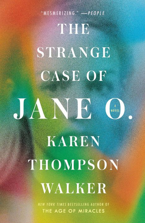 „THE STRANGE CASE OF JANE O.“ von Karen Thompson Walker, bunte, verschwommene Hintergrundgestaltung.