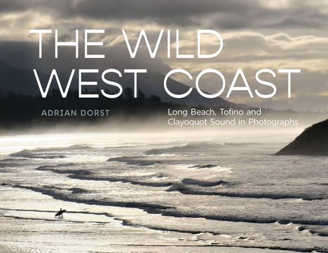 „THE WILD WEST COAST“; Adrian Dorst; Long Beach, Tofino. Ein Surfer im Meer bei dramatischem Himmel.