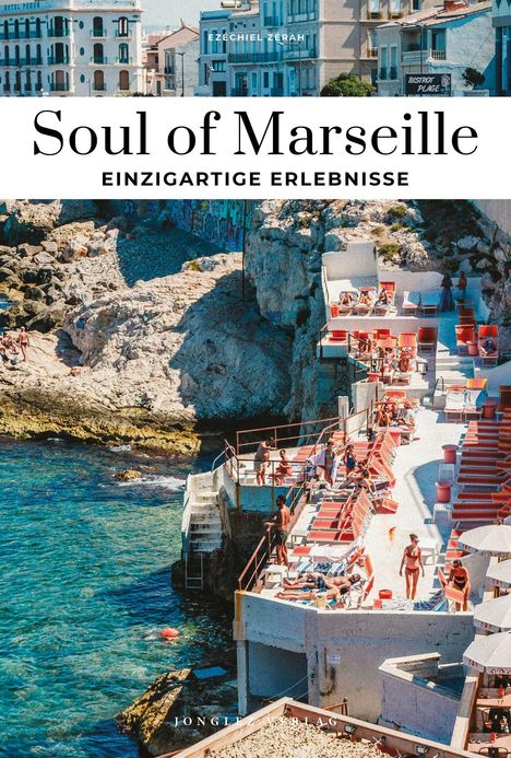 "Soul of Marseille - Einzigartige Erlebnisse". Küstenansicht mit Klippen, Liegestühlen und Badenden am Meer.