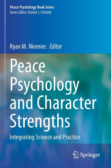 Texte: "Peace Psychology Book Series", "Series Editor: Daniel J. Christie", "Ryan M. Niemiec Editor", "Peace Psychology and Character Strengths", "Integrating Science and Practice". Dominante Farben: Blau und Grün. Unten rechts ein Springer-Logo.