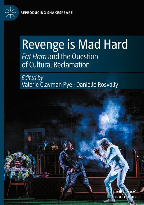 "Revenge is Mad Hard", darüber "Fat Ham and the Question of Cultural Reclamation", darunter zwei Personen in Rauchkulisse.