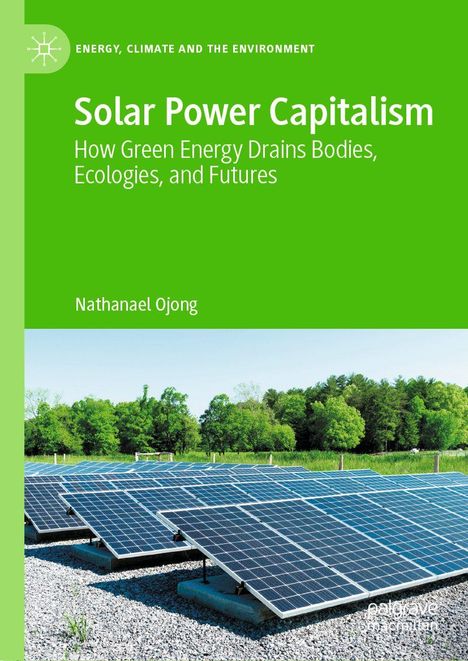 "Solar Power Capitalism" oben in Weiß auf Grün. Darunter Solarzellenfeld vor einem Hintergrund aus Bäumen.
