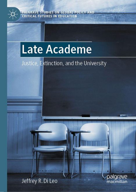 "Late Academe: Justice, Extinction, and the University" von Jeffrey R. Di Leo. Zwei leere Stühle vor einer Tafel.