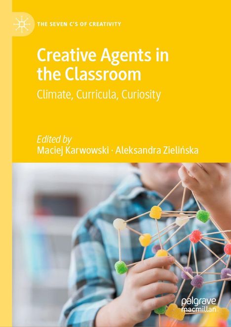 Text: "Creative Agents in the Classroom: Climate, Curricula, Curiosity." Kind baut Struktur aus Stäbchen und bunten Süßigkeiten.
