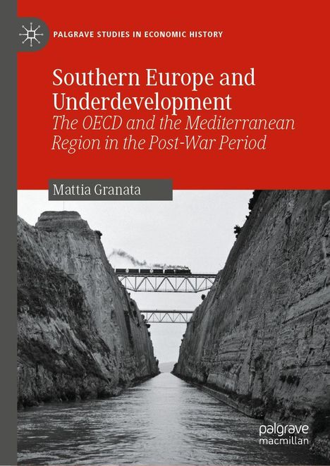 Titel: Southern Europe and Underdevelopment. Autor: Mattia Granata. Schwarz-weißes Bild eines Kanals mit Zug auf Brücke.