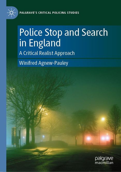 "Police Stop and Search in England. A Critical Realist Approach. Winifred Agnew-Pauley. Neblige, beleuchtete Straße mit Bäumen."