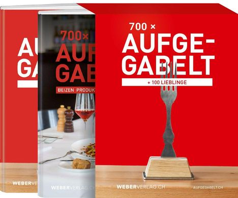 „700× AUFGEGABELT + 100 Lieblinge“. Zwei Buchcover, eins mit Gabel und Holzsockel, eins mit Tischszene.