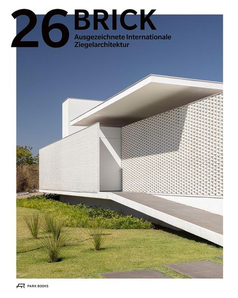 "26 BRICK Ausgezeichnete Internationale Ziegelarchitektur." Modernes Gebäude mit weißer Ziegelfassade und grünem Rasen.