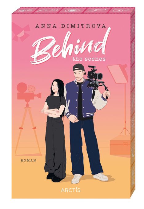 Text: "Anna Dimitrova, Behind the scenes, Roman, Arctis." Illustration: Zwei Personen, einer mit Kamera. Filmset im Hintergrund.