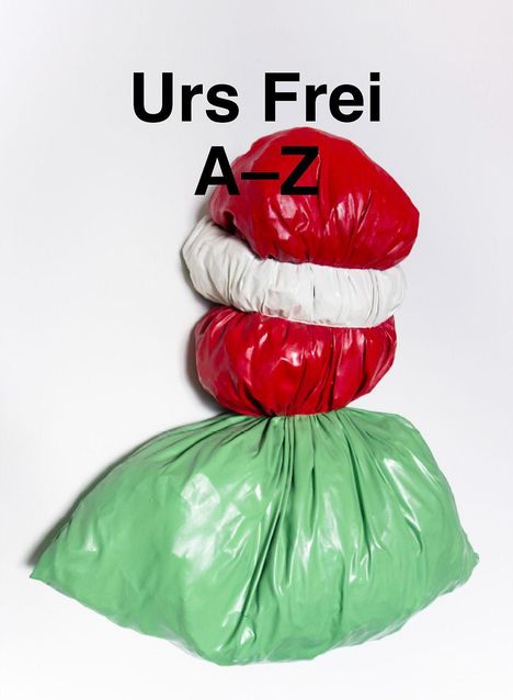 Text "Urs Frei A-Z". Skulptur mit Kissen in Rot, Weiß, Rot und Grün übereinandergestapelt.