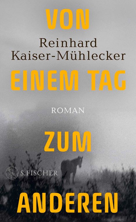 Der Text zeigt: "VON EINEM TAG ZUM ANDEREN" und "Reinhard Kaiser-Mühlecker". Ein Pferd steht im Nebel.