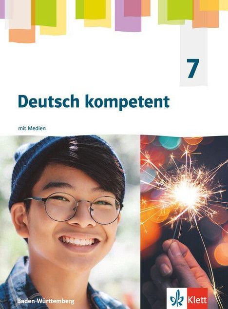 „Deutsch kompetent“ und „mit Medien“. Eine Person lächelt fröhlich, daneben wird eine Wunderkerze gehalten.