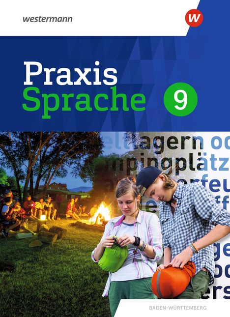 Text: westermann, Praxis Sprache 9, Baden-Württemberg. Jugendliche packen mit Schlafsäcken. Hintergrund: Lagerfeuer-Szene.