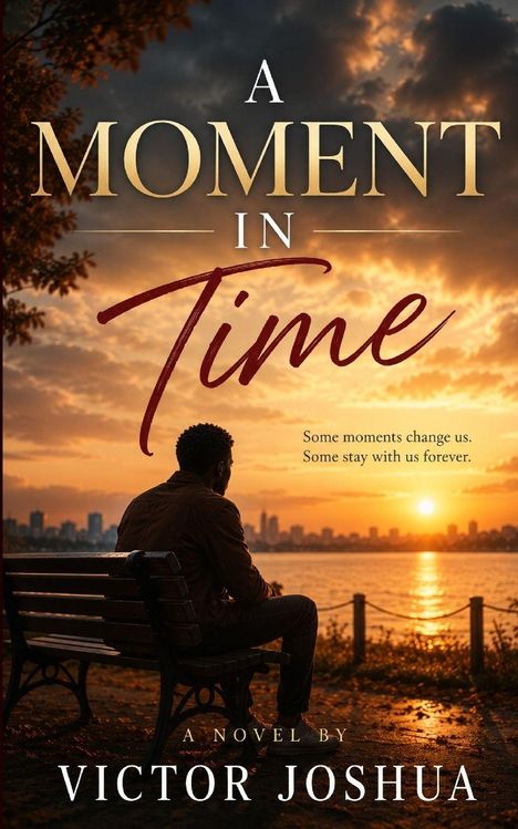 Titel: A Moment in Time. Text: Some moments change us. Some stay with us forever. "Victor Joshua" sitzt bei Sonnenuntergang auf einer Parkbank.