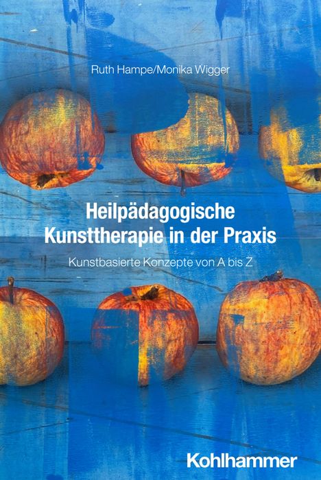 "Heilpädagogische Kunsttherapie in der Praxis" vor blauem Hintergrund mit roten und gelben Kürbissen.