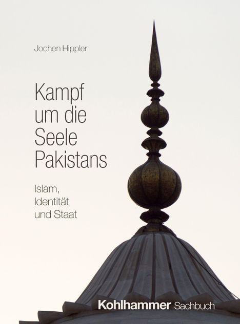 Oberer Text: Jochen Hippler. Titel: Kampf um die Seele Pakistans. Untertitel: Islam, Identität und Staat. Darunter: Kohlhammer Sachbuch. Das Bild zeigt eine architektonische Spitze gegen den Himmel.