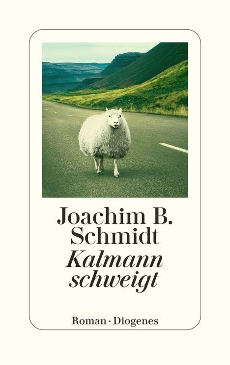"Joachim B. Schmidt, Kalmann schweigt, Roman, Diogenes." Ein Schaf steht auf einer Straße in einer bergigen Landschaft.