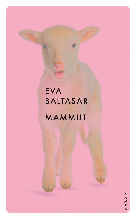 Text: "EVA BALTASAR MAMMUT". Ein weißes Lamm auf rosa Hintergrund.