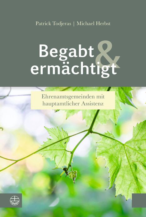 Text: "Begabt & ermächtigt", "Ehrenamtsgemeinden mit hauptamtlicher Assistenz". Grünes Blattwerk im Hintergrund.