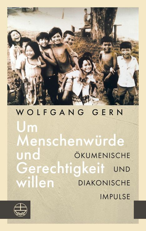 "Um Menschenwürde und Gerechtigkeit willen" von Wolfgang Gern. Kinder lachen und umarmen sich in Schwarz-Weiß. Logo unten links.