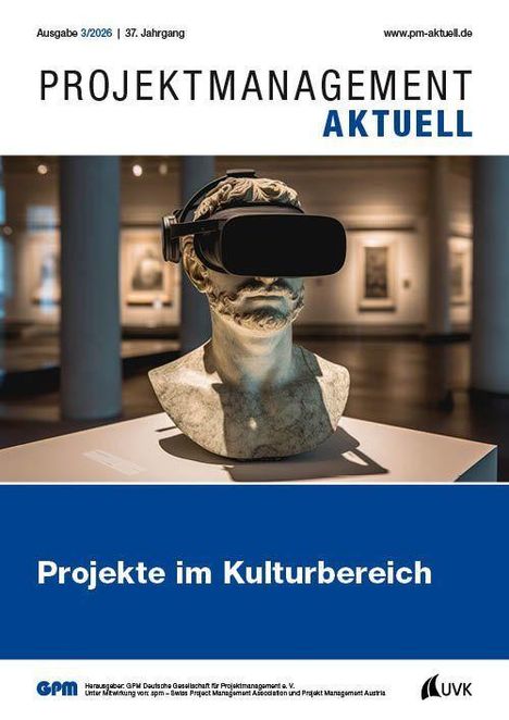 „Projekte im Kulturbereich“. Eine antike Büste trägt eine VR-Brille in einem Ausstellungsraum.