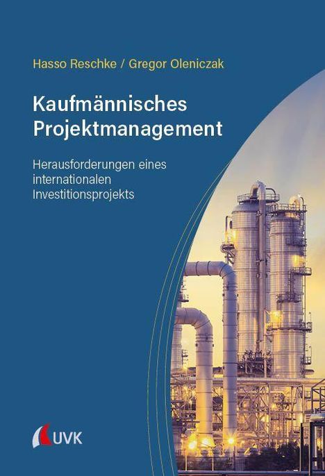 Text: "Kaufmännisches Projektmanagement" und Autoren. Industrielle Anlage im Hintergrund, UVK-Logo unten links.