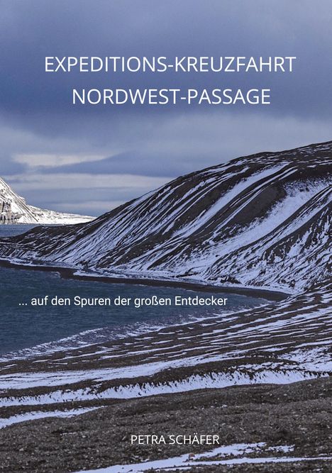 EXPEDITIONS-KREUZFAHRT NORDWEST-PASSAGE, … auf den Spuren der großen Entdecker, PETRA SCHÄFER. Schneebedeckte Küste am Meer.