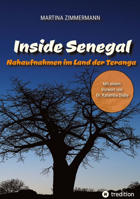 "Inside Senegal: Nahaufnahmen im Land der Teranga." Silhouette eines Baobab-Baums vor blauem Himmel.